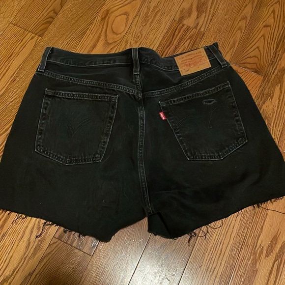 Levi’s black cut off shorts - Picture 3 of 3
